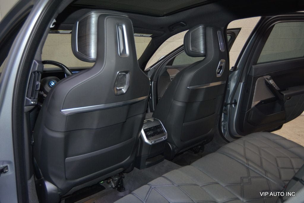 Used 2023 BMW i7 xDrive60 AWD/4WD image 22