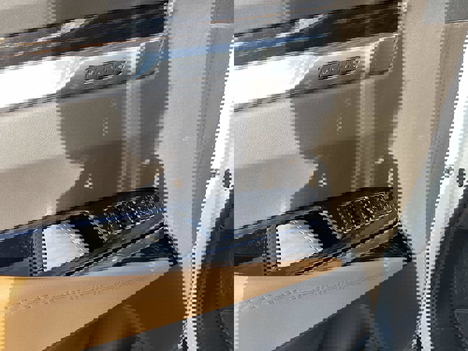 New 2025 Cadillac Escalade ESV Premium Luxury image 19