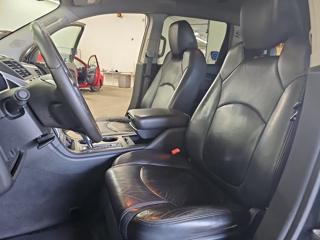Used 2009 Chevrolet Traverse LT FWD image 16