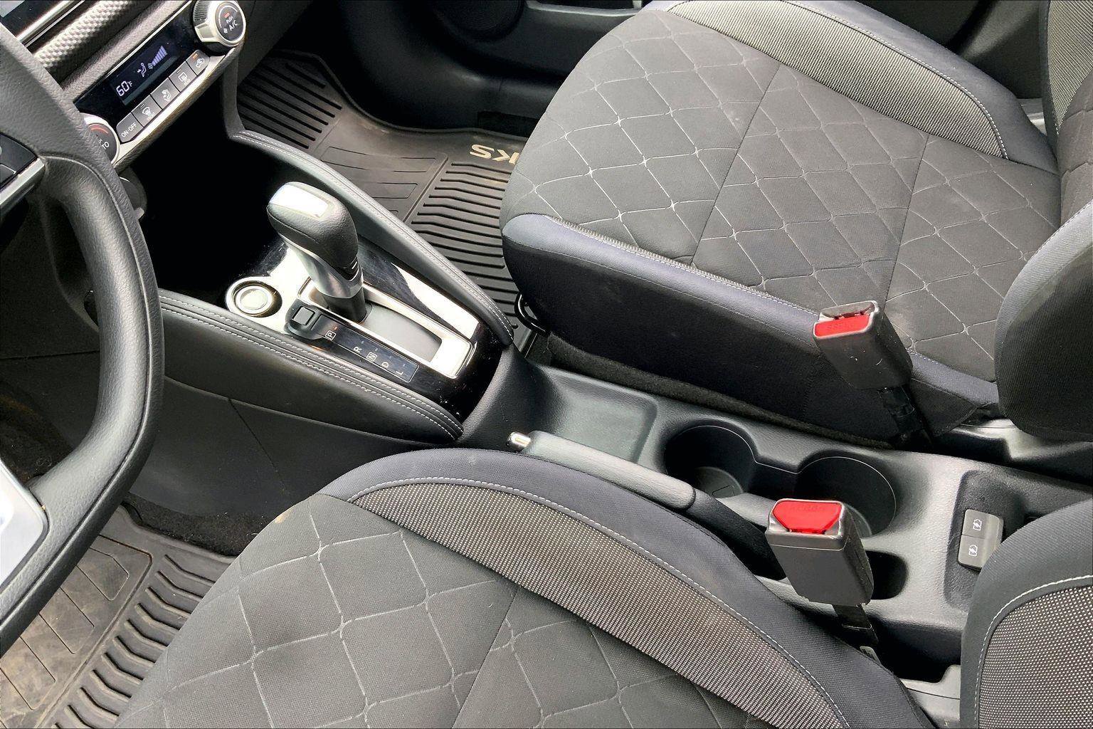 Used 2018 Nissan Kicks SV image 15