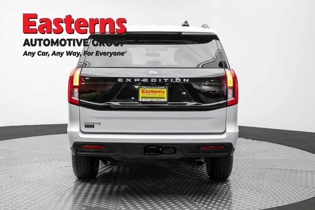Used 2025 Ford Expedition Active AWD/4WD image 6