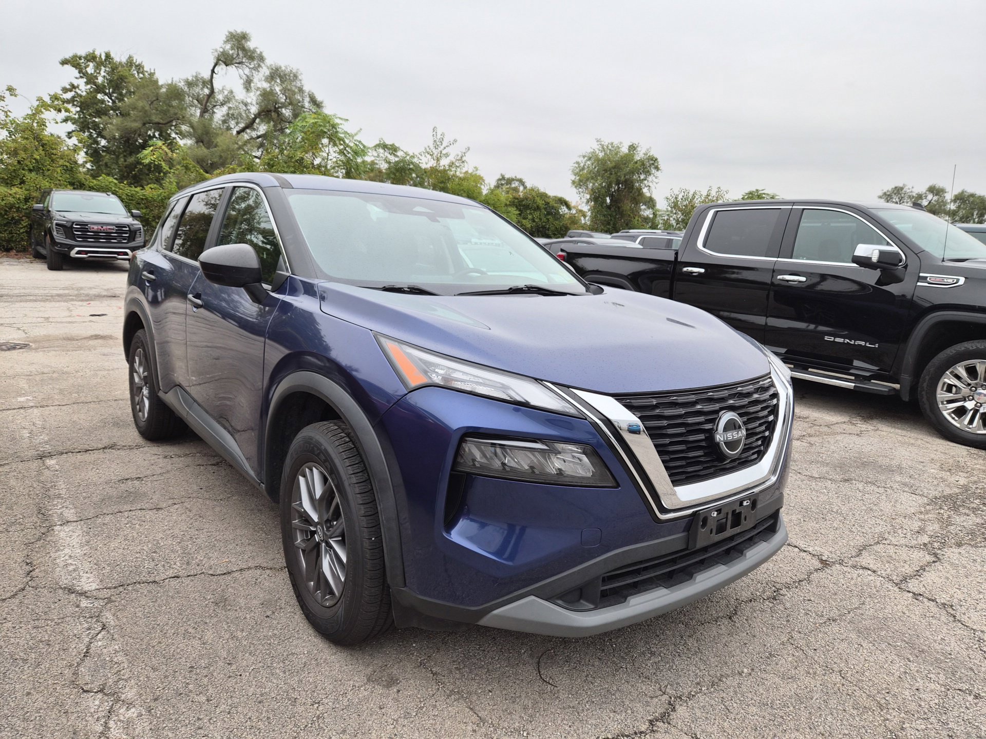 Used 2023 Nissan Rogue S AWD/4WD image 4