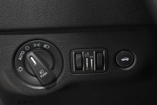 Used 2019 Dodge Charger SXT RWD image 22
