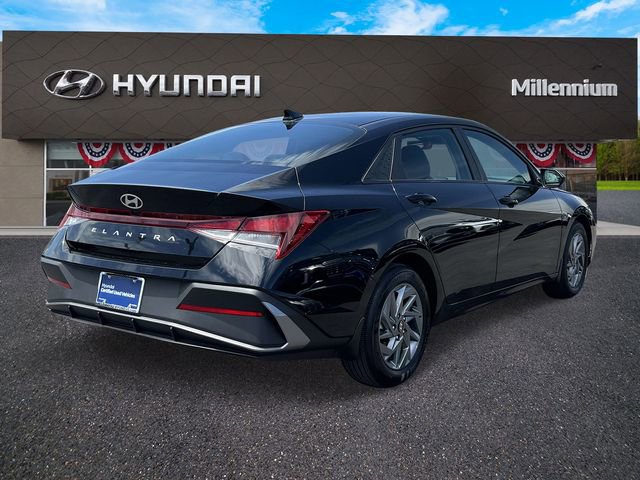 Certified 2024 Hyundai Elantra SEL FWD image 4
