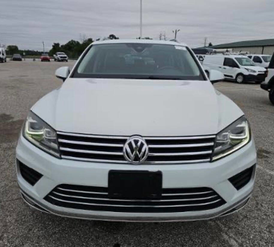 Used 2016 Volkswagen Touareg Sport AWD/4WD image 2