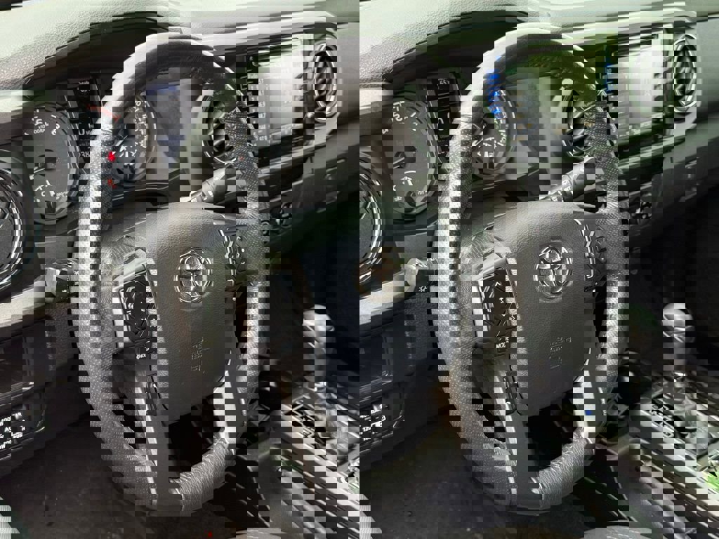 Used 2017 Toyota Tacoma TRD Off-Road w/ Tow Package (A/T) image 18