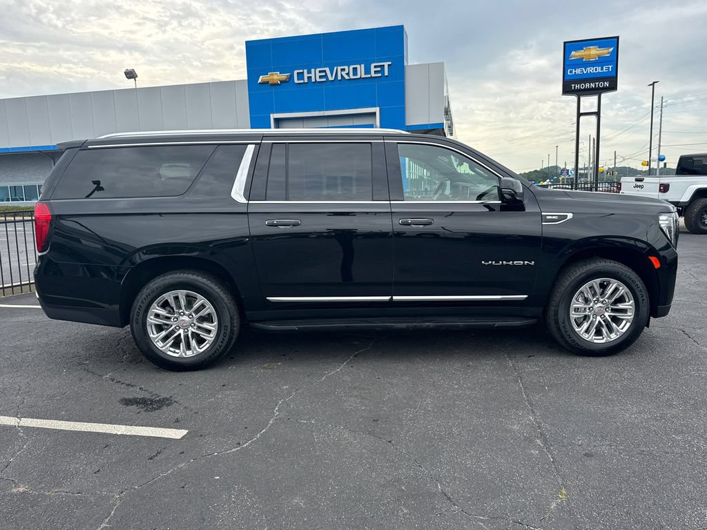 Used 2023 GMC Yukon XL SLT w/ SLT Luxury Package AWD/4WD image 5