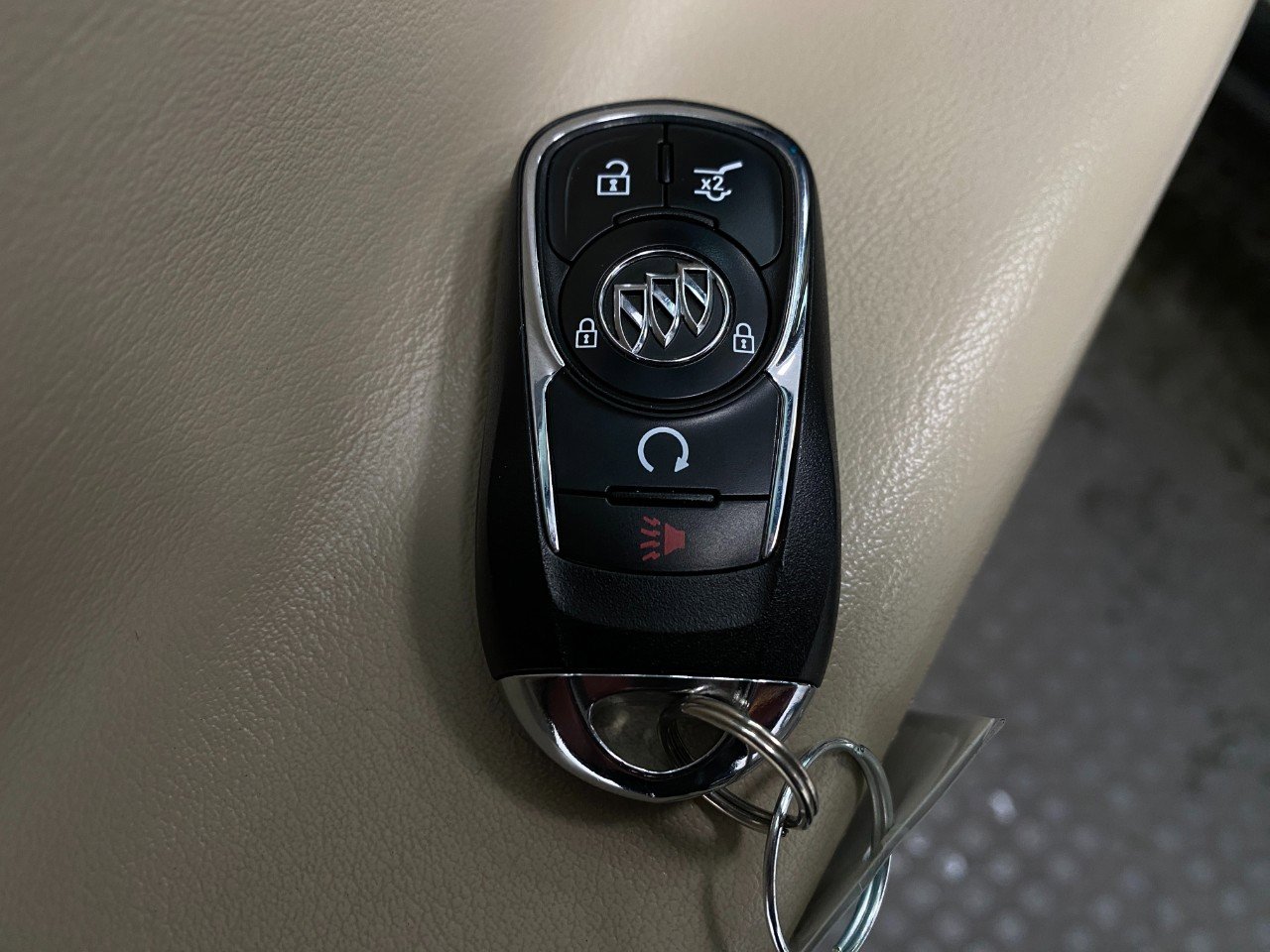 Used 2017 Buick Envision Essence image 31