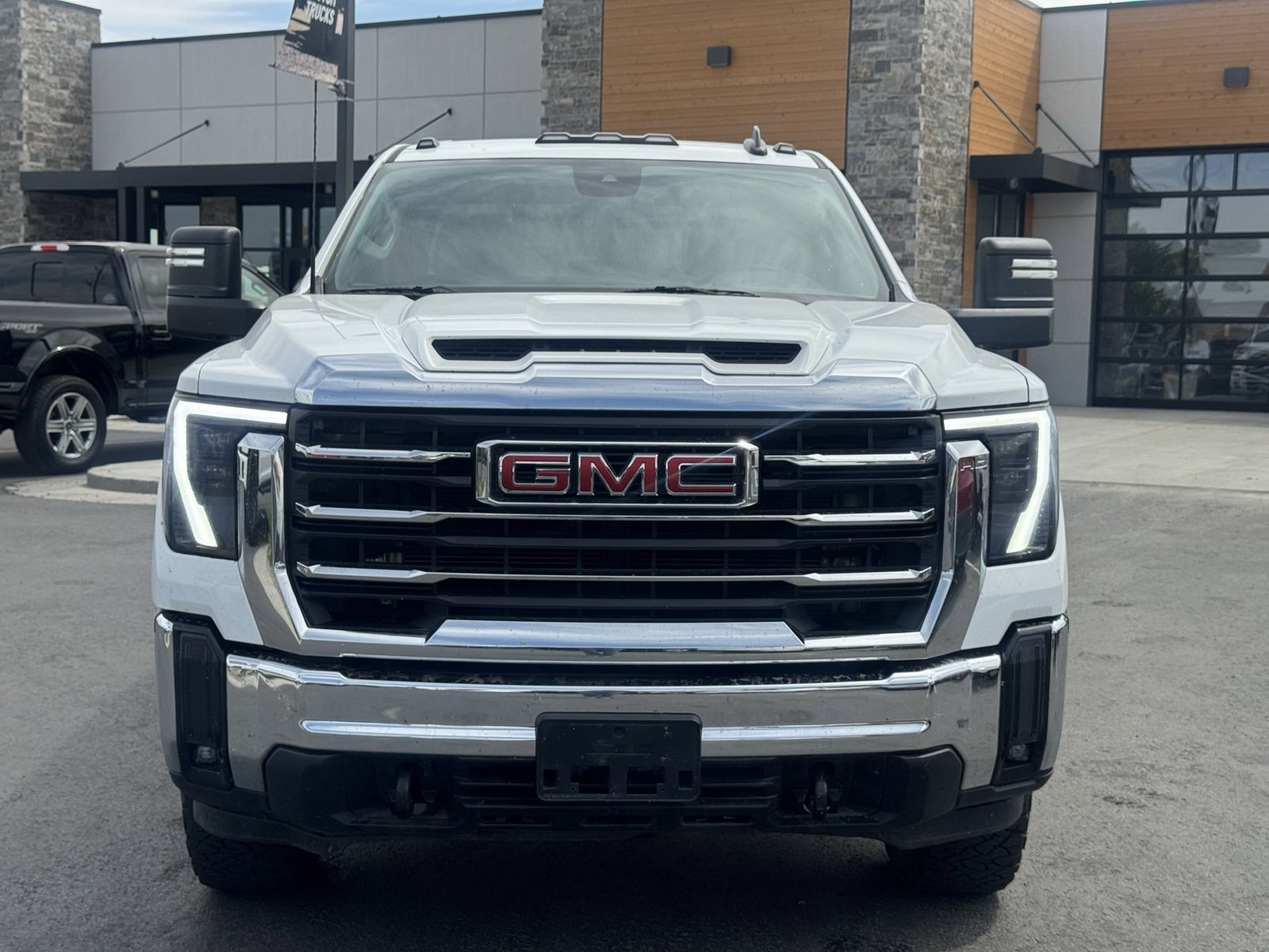 Used 2024 GMC Sierra 3500 SLE image 2