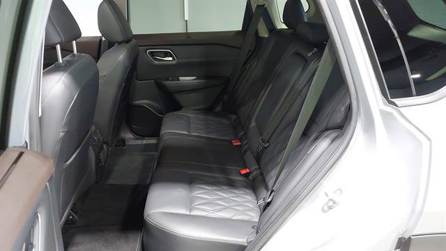Used 2023 Nissan Rogue Platinum w/ Platinum Premium Package AWD/4WD image 21