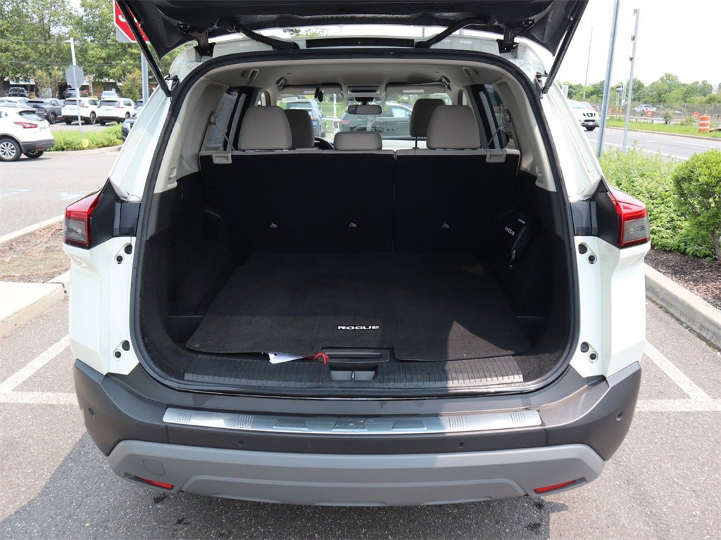 Certified 2022 Nissan Rogue SV image 28