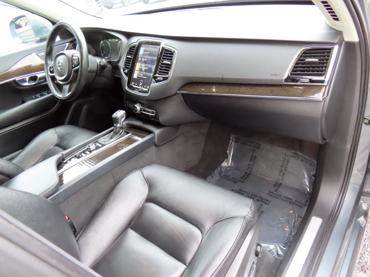 Used 2018 Volvo XC90 T6 Momentum w/ Convenience Package image 18