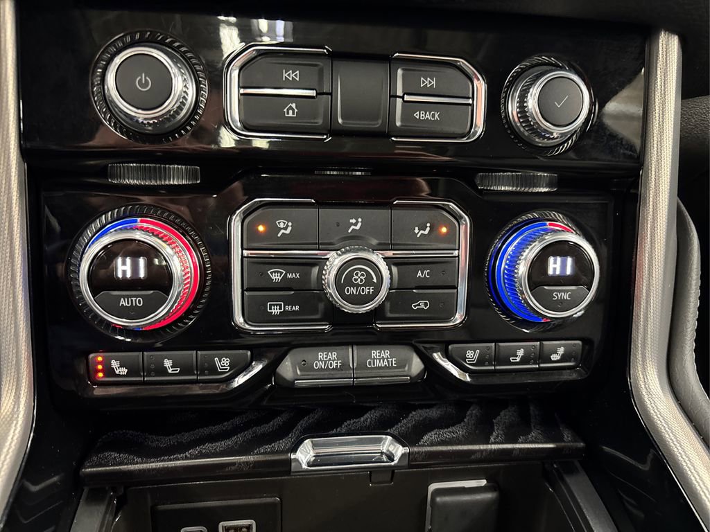 Used 2024 GMC Yukon XL Denali image 33