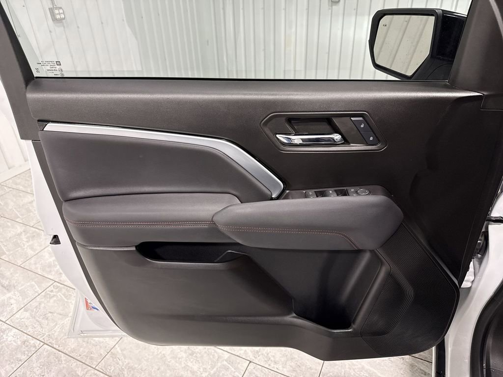 Used 2024 Chevrolet Colorado Z71 w/ Z71 Convenience Package 2 image 23