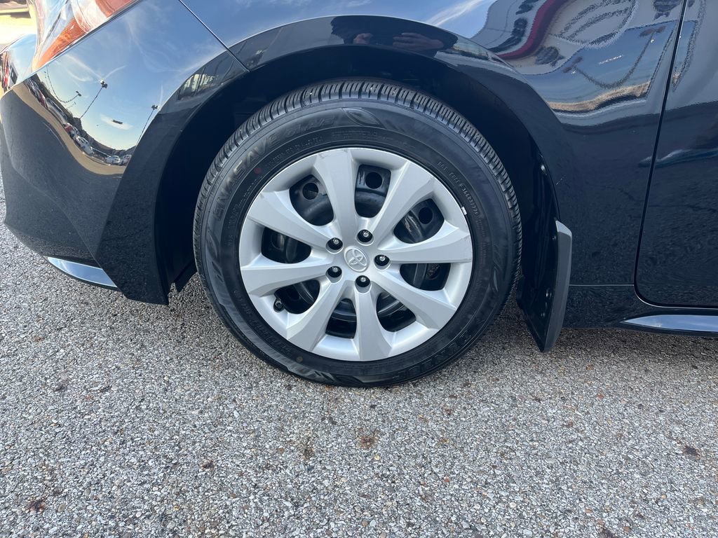Certified 2023 Toyota Corolla LE image 28