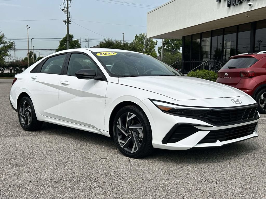 Certified 2025 Hyundai Elantra Sport FWD image 1