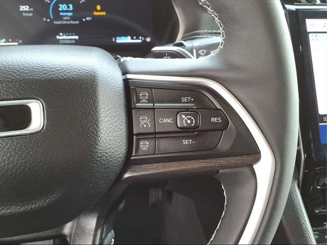 Used 2023 Jeep Grand Cherokee Limited AWD/4WD image 18