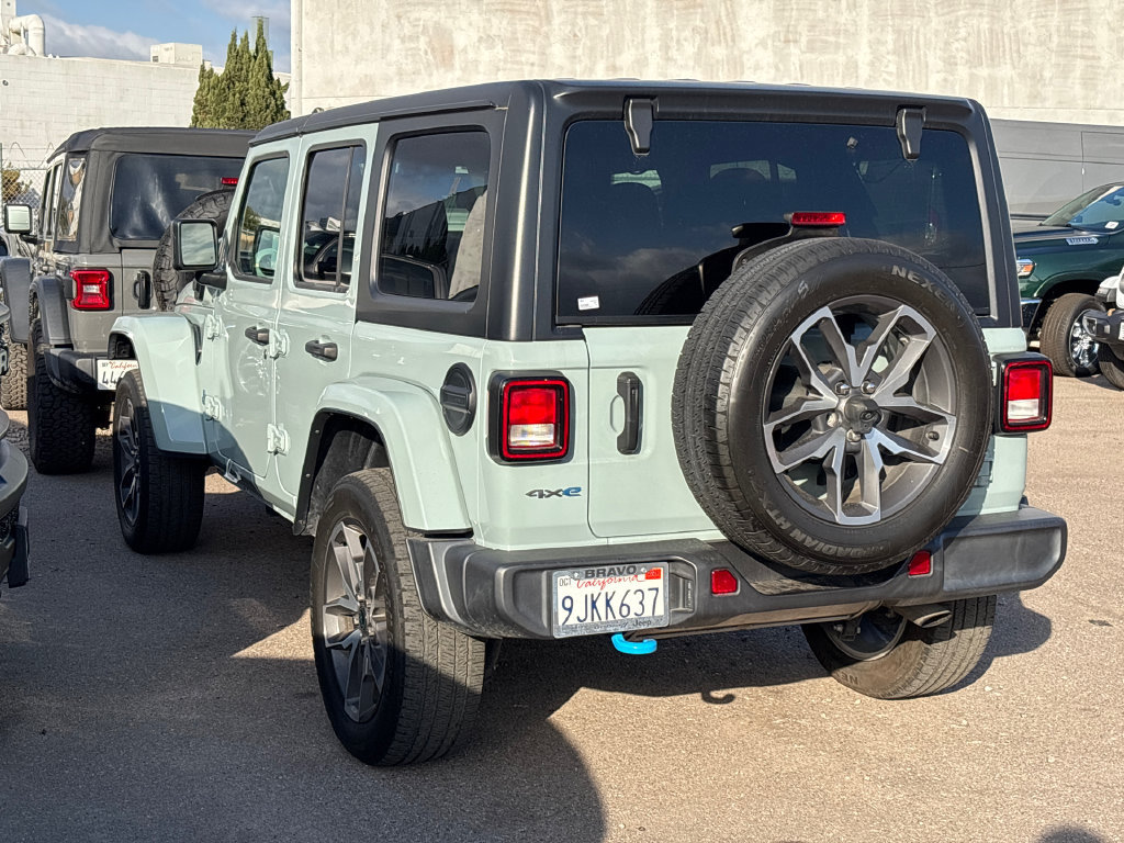 Used 2024 Jeep Wrangler Unlimited w/ Convenience Group AWD/4WD image 9