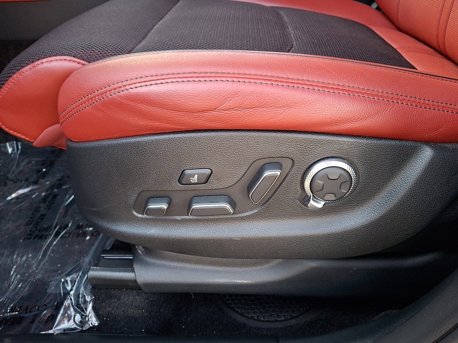 Certified 2023 Genesis GV70 2.5T w/ Sport Prestige Package AWD/4WD image 15