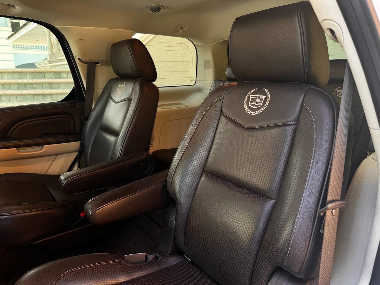 Used 2011 Cadillac Escalade Platinum image 61