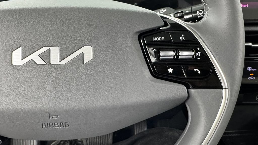 New 2026 Kia Niro FWD image 23