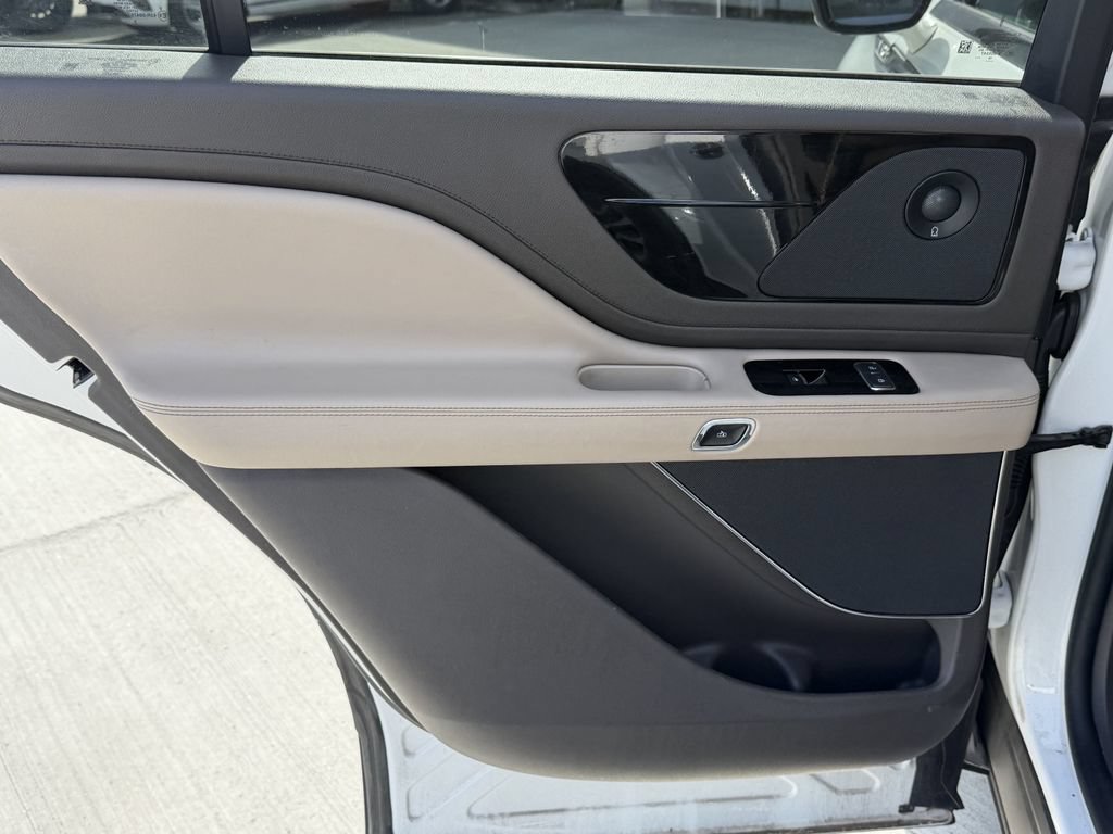 Used 2020 Lincoln Aviator Reserve w/ Elements Package Plus RWD image 22