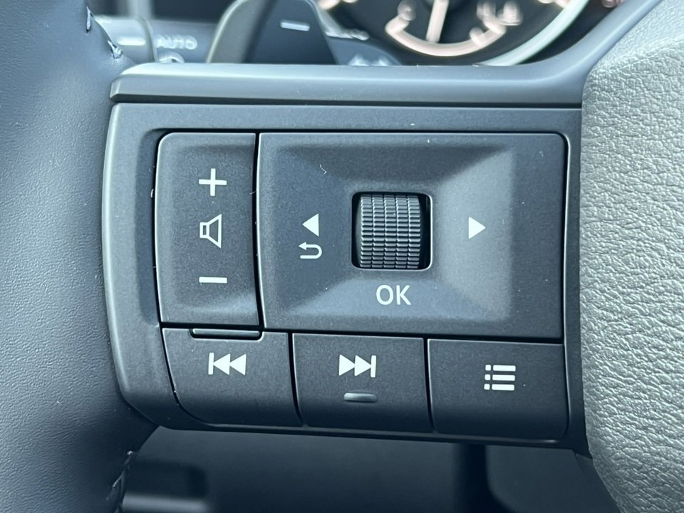 Used 2026 Nissan Rogue SV image 17