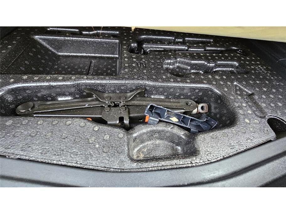 Used 2017 Nissan Versa Note SV image 23