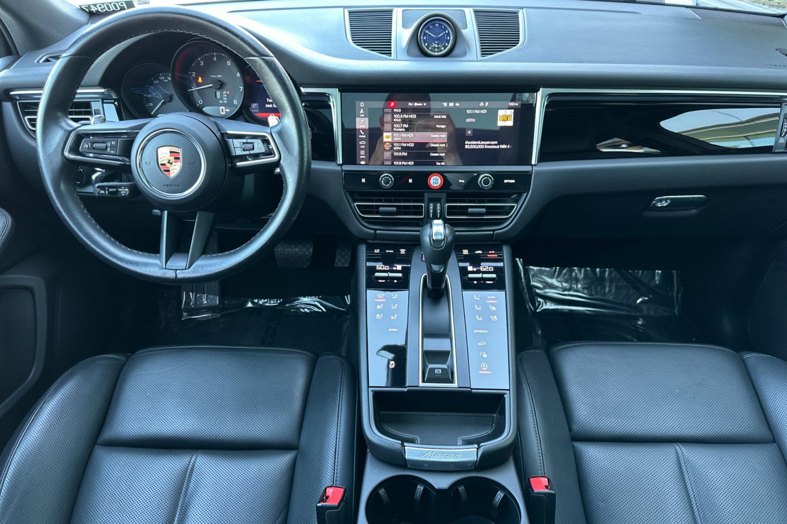 Certified 2023 Porsche Macan image 6