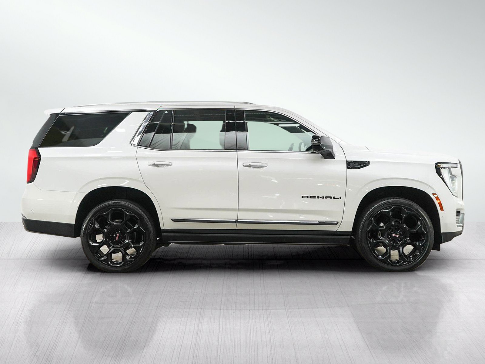 Used 2025 GMC Yukon Denali Ultimate AWD/4WD image 6