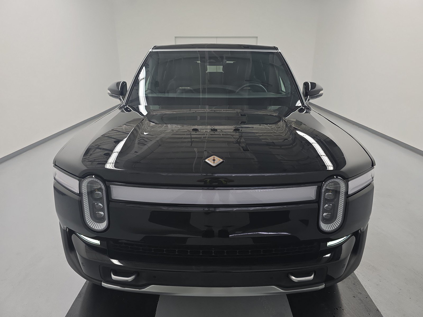 Used 2024 Rivian R1S Adventure AWD/4WD image 8