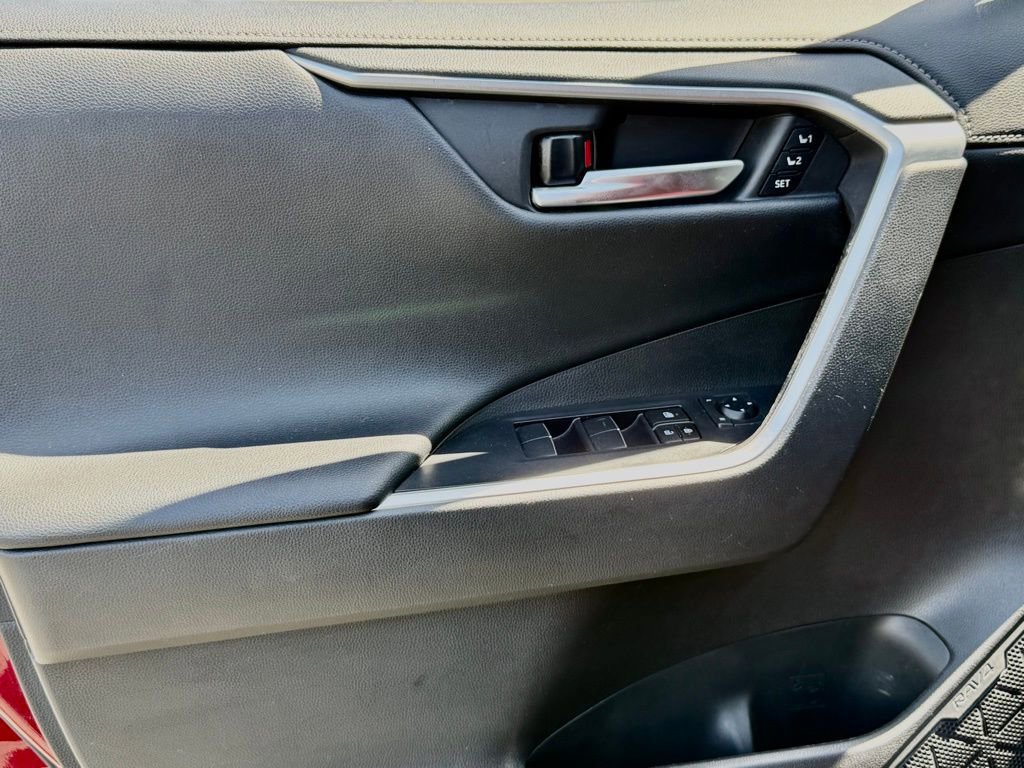 Certified 2021 Toyota RAV4 Limited FWD image 18