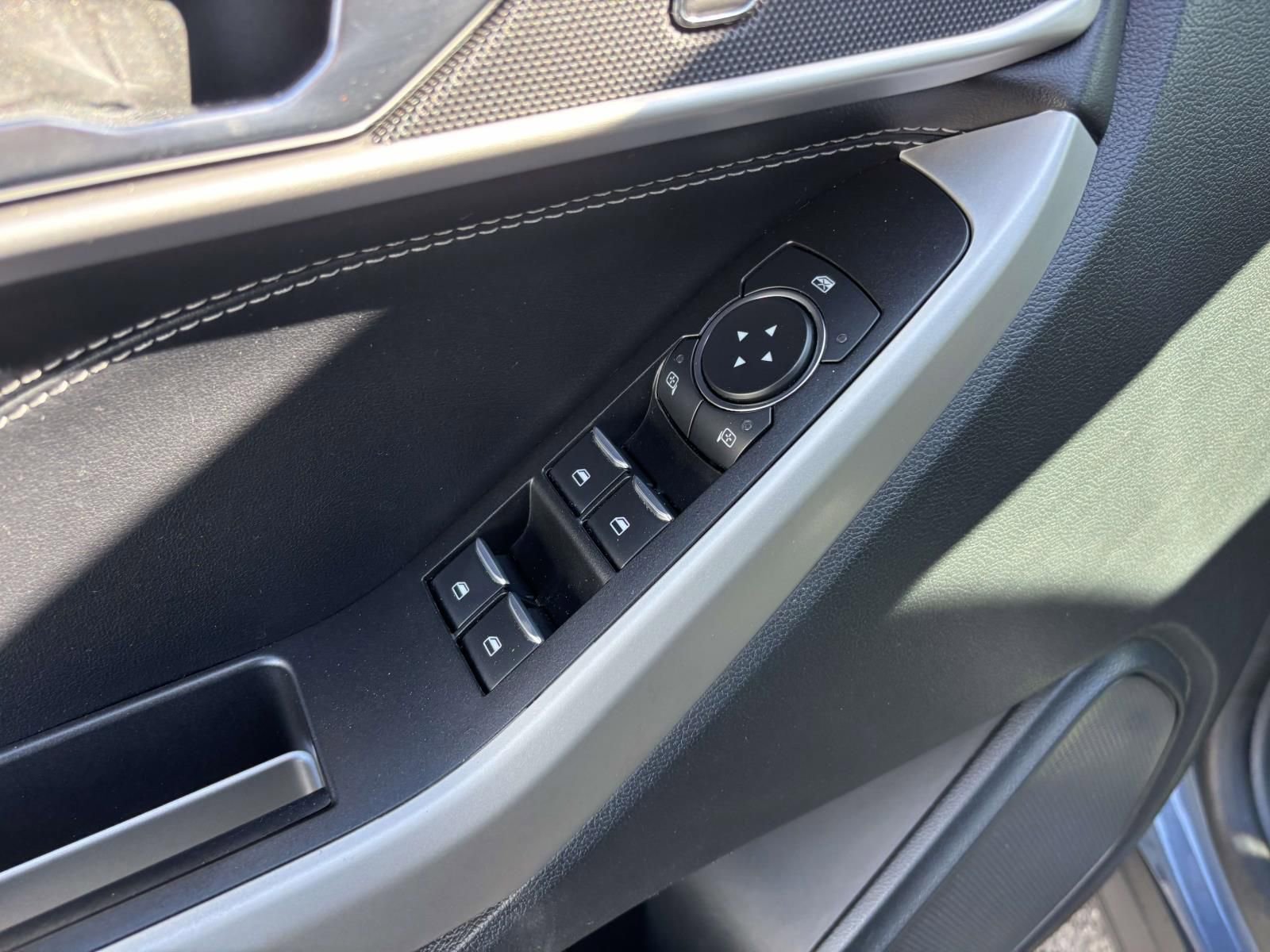 Used 2021 Ford Explorer XLT image 15