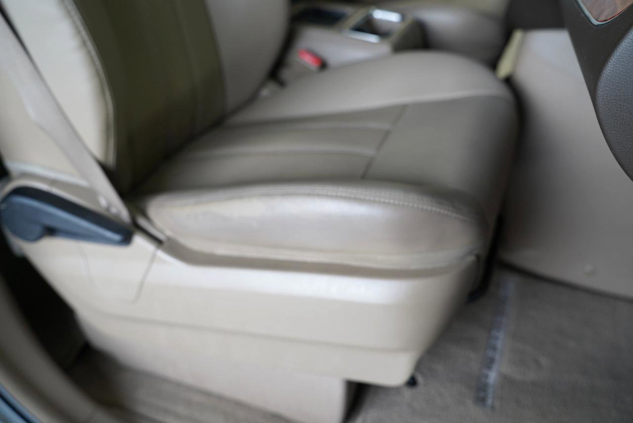 Used 2016 Chrysler Town & Country Touring FWD image 29