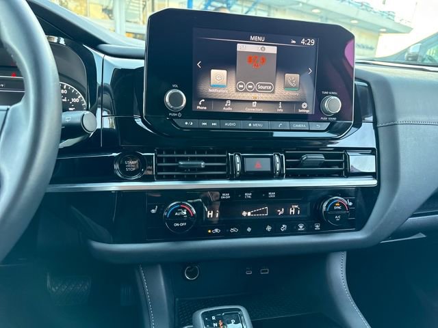 Used 2025 Nissan Pathfinder SV image 17