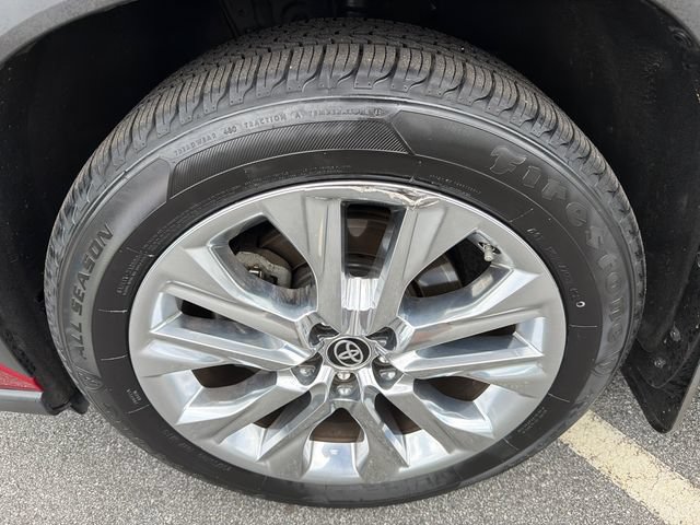Used 2023 Toyota Highlander Limited FWD image 11