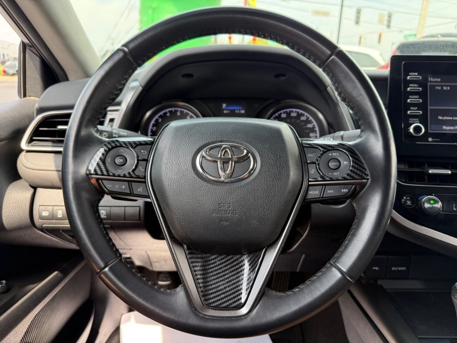 Used 2022 Toyota Camry SE w/ Convenience Package FWD image 18