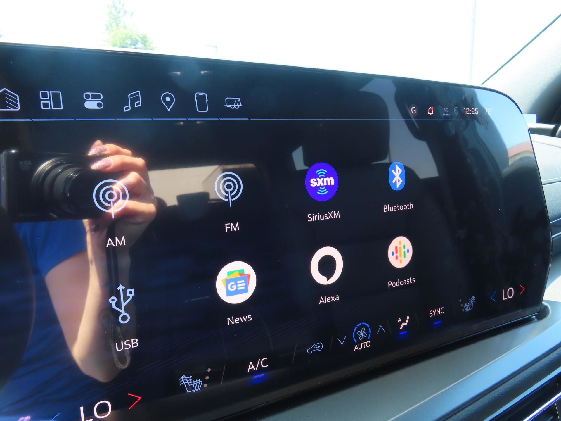 New 2025 Chevrolet Traverse LT w/ LPO, Illumination Package image 25