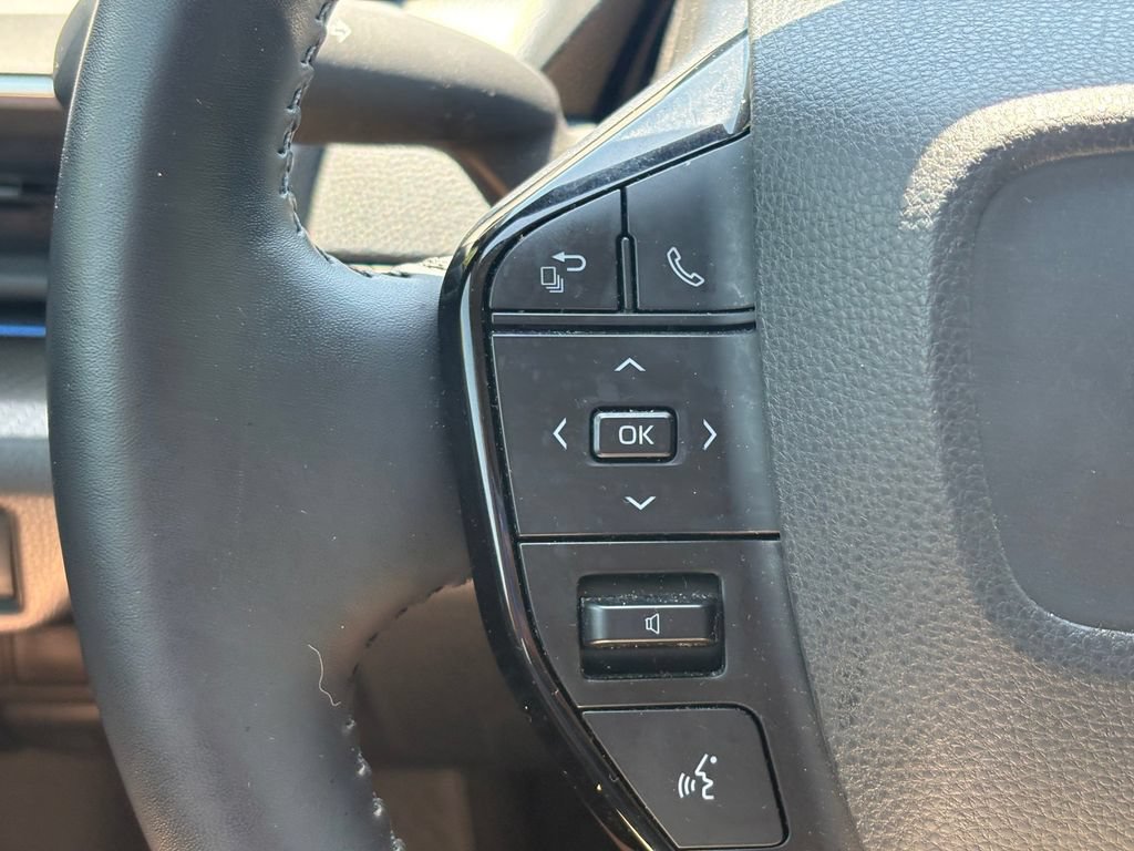 Used 2024 Toyota Prius XLE FWD image 32