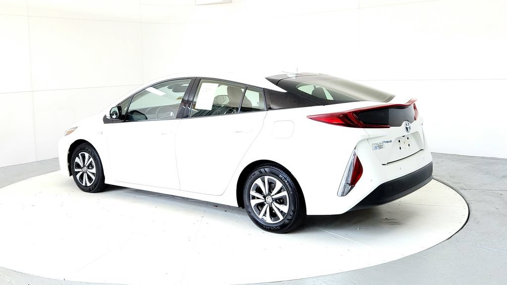 Used 2017 Toyota Prius Prime Advanced w/ Carpet Mat Package FWD image 4