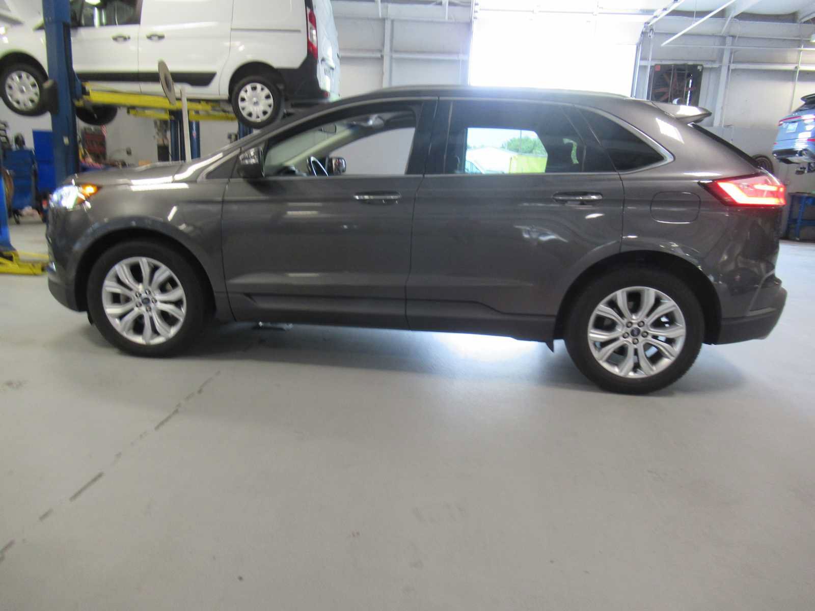 Used 2020 Ford Edge Titanium FWD image 8
