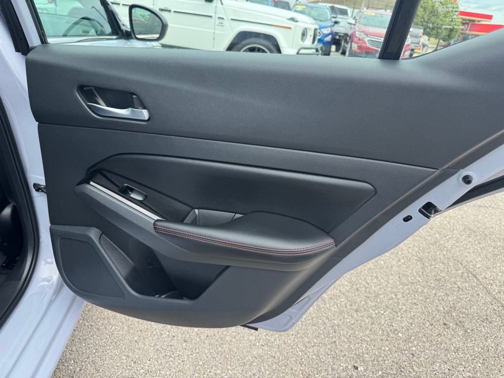 Used 2025 Nissan Altima 2.5 SR FWD image 16