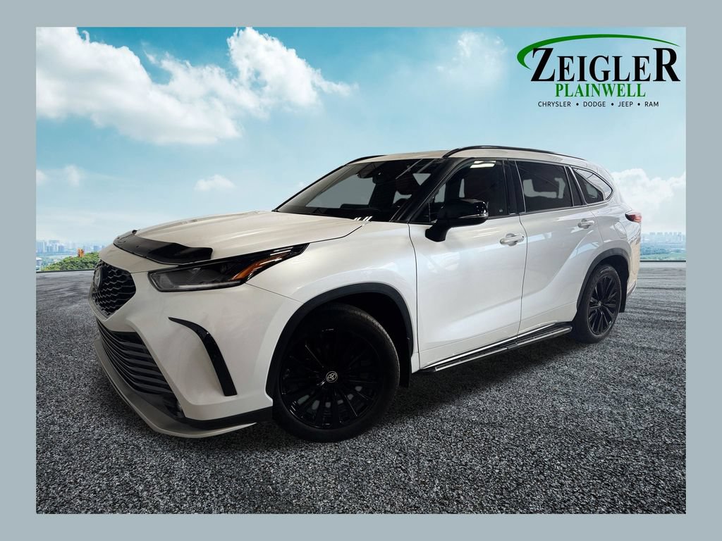 Used 2024 Toyota Highlander Platinum AWD/4WD image 1