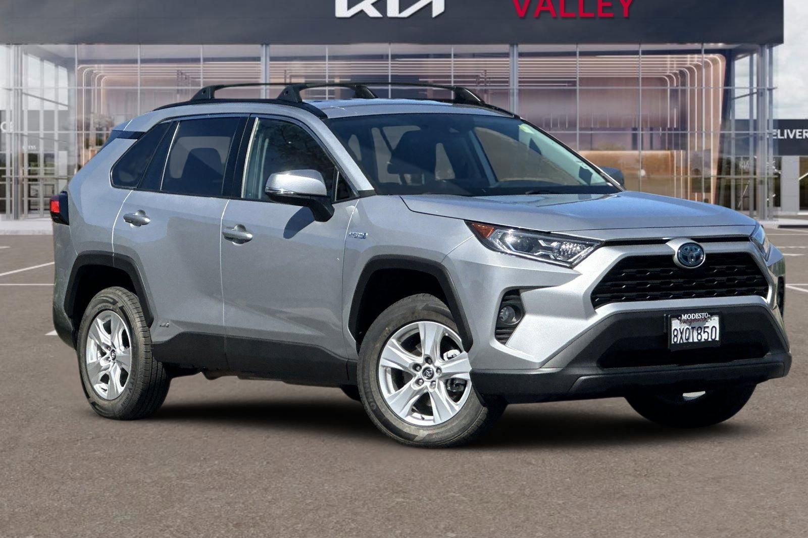 Used 2020 Toyota RAV4 XLE w/ XLE Grade Weather Package image 2