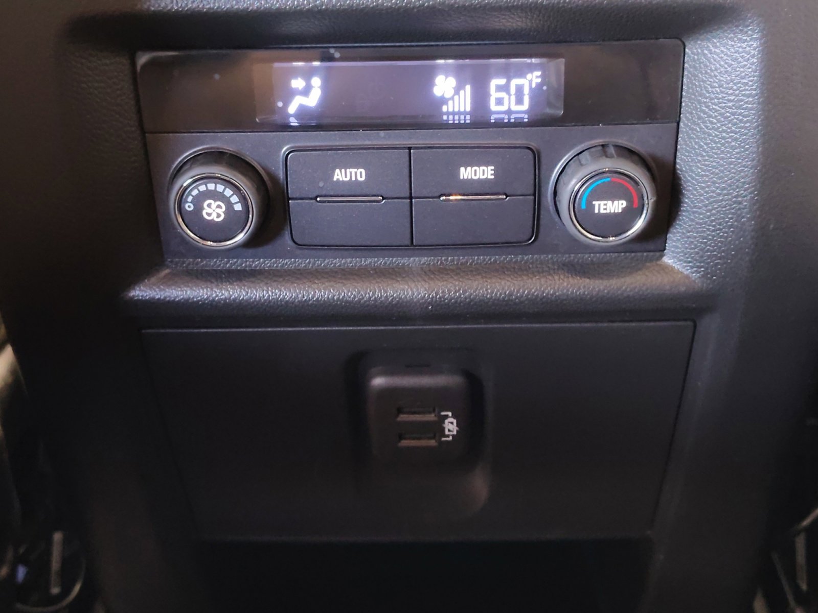 Used 2023 Chevrolet Traverse LS w/ Midnight/Sport Edition FWD image 31