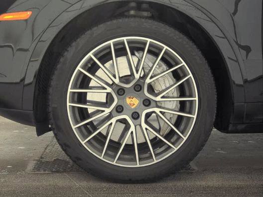 Used 2019 Porsche Cayenne Turbo w/ Premium Plus Package AWD/4WD image 27