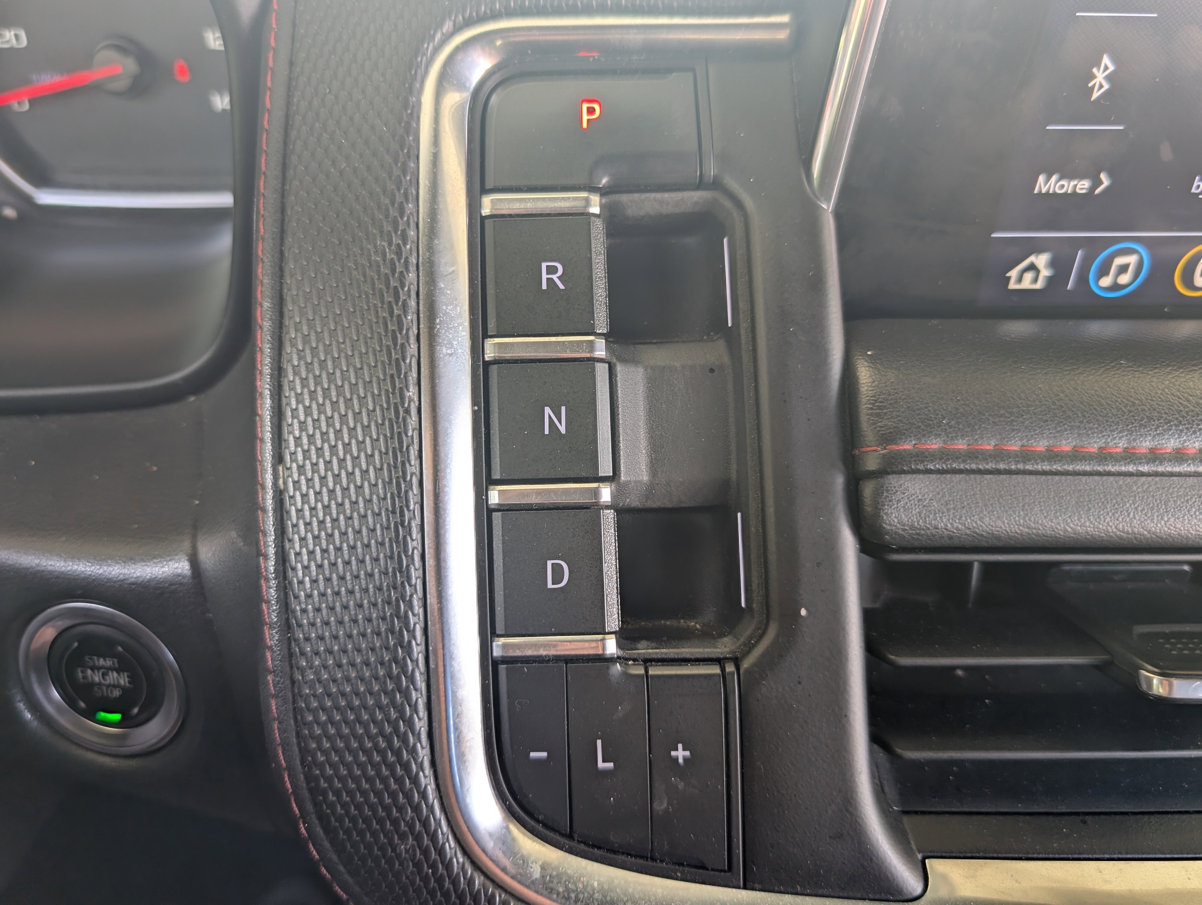 Used 2021 Chevrolet Suburban RST w/ Luxury Package RWD image 32