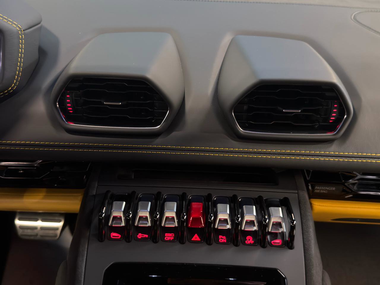 Used 2023 Lamborghini Huracan Tecnica RWD image 19