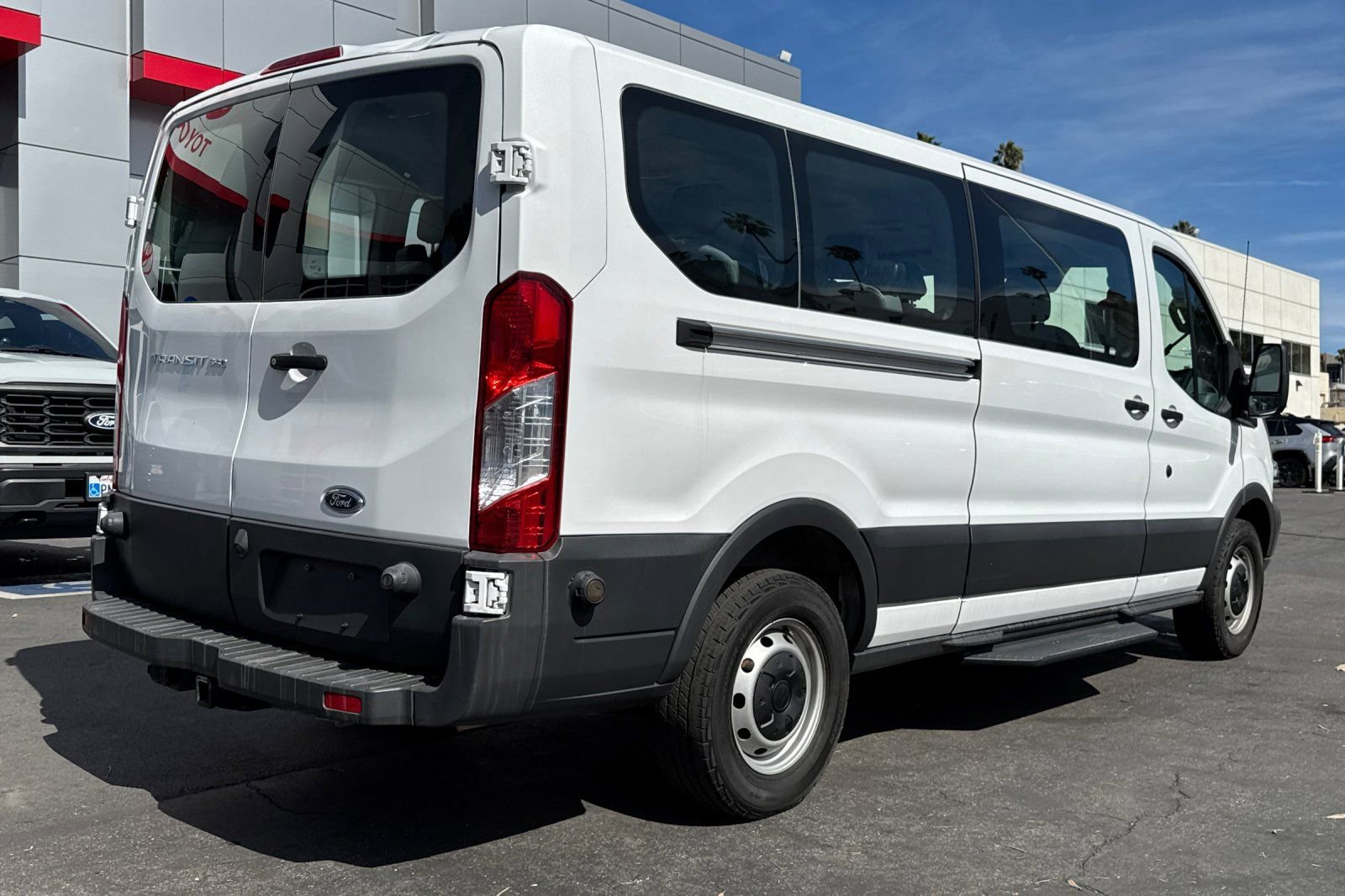Used 2018 Ford Transit 350 XL image 4