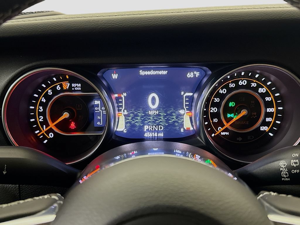 Used 2018 Jeep Wrangler Unlimited Sahara AWD/4WD image 14